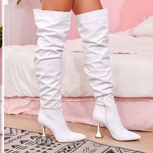 Crisp White high boots 🤍